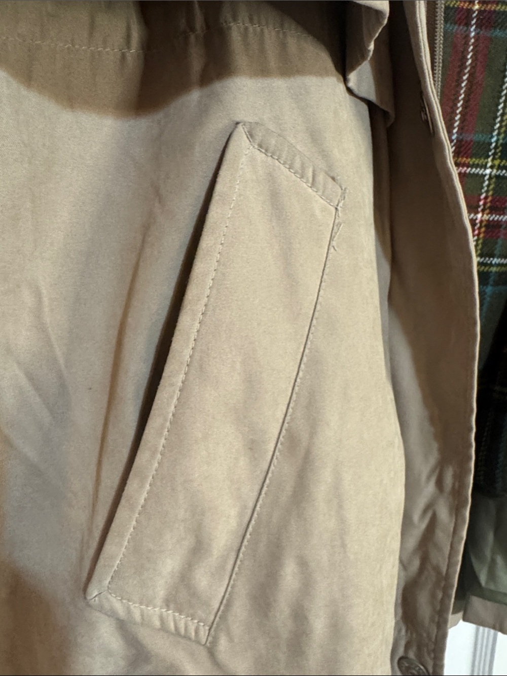 Liz Claiborne Tan Trench with Olive Plaid Lining - Picture 7 of 10
